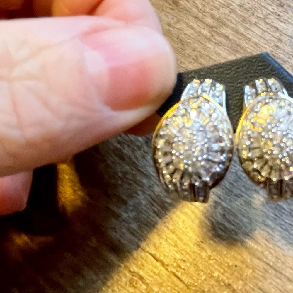 Stunning genuine diamonds set in solid 10 carat yellow gold earrings. - Picture 9 of 10